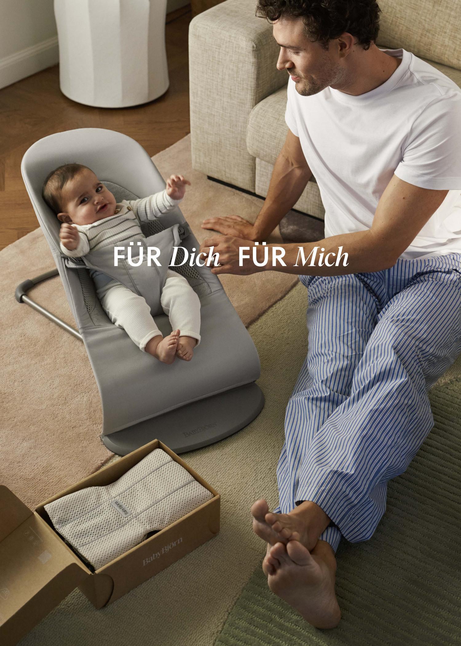 Für dich, für mich Babywippe Balance Soft in hellgrauem Stoff - BabyBjörn