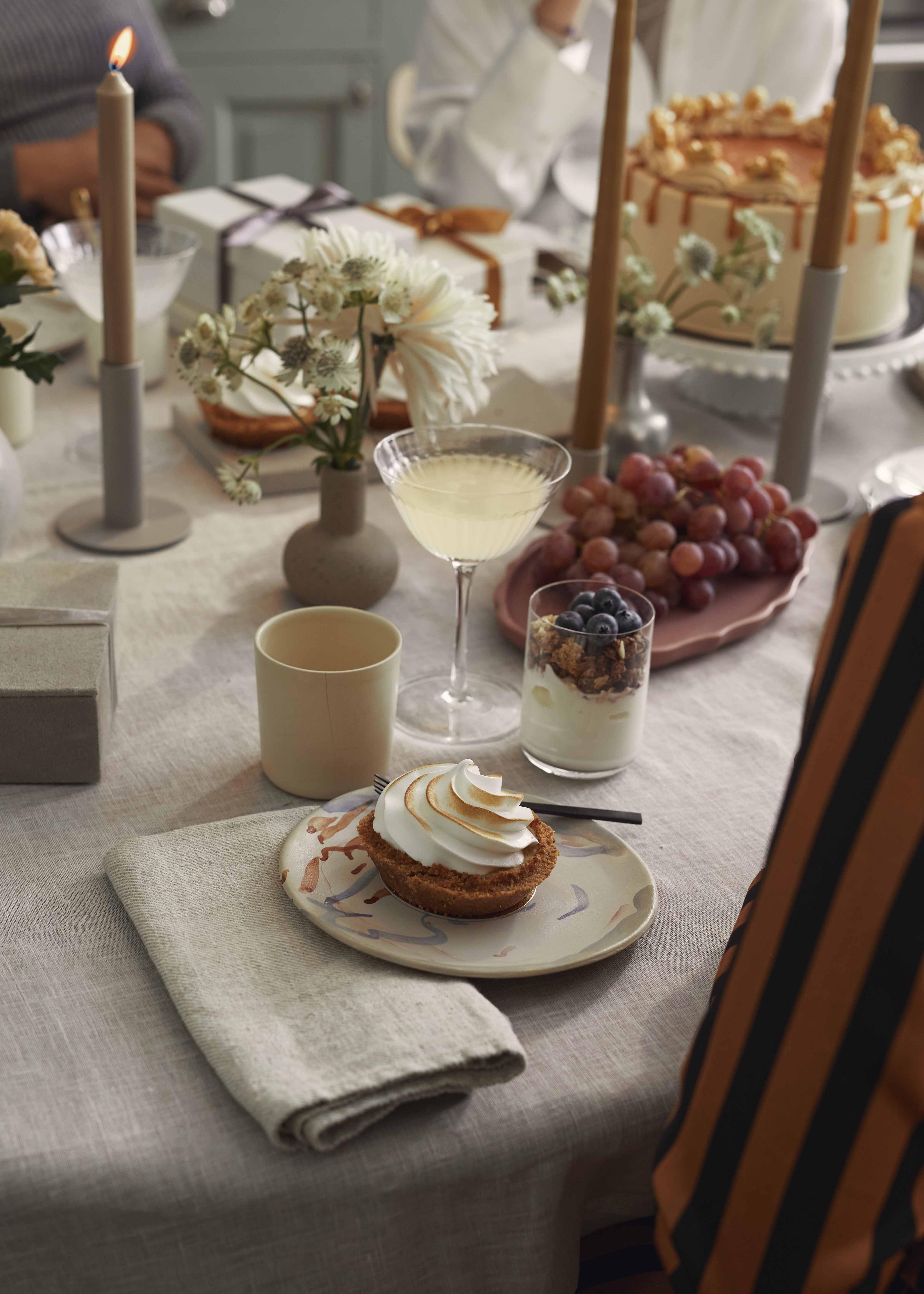 Food, drinks, games and gifts for Baby Shower