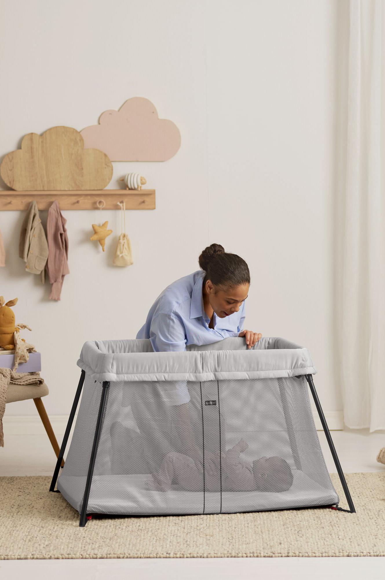Reisebett Light mit Spannbetttuch - Silber Netzstoff - BabyBjörn