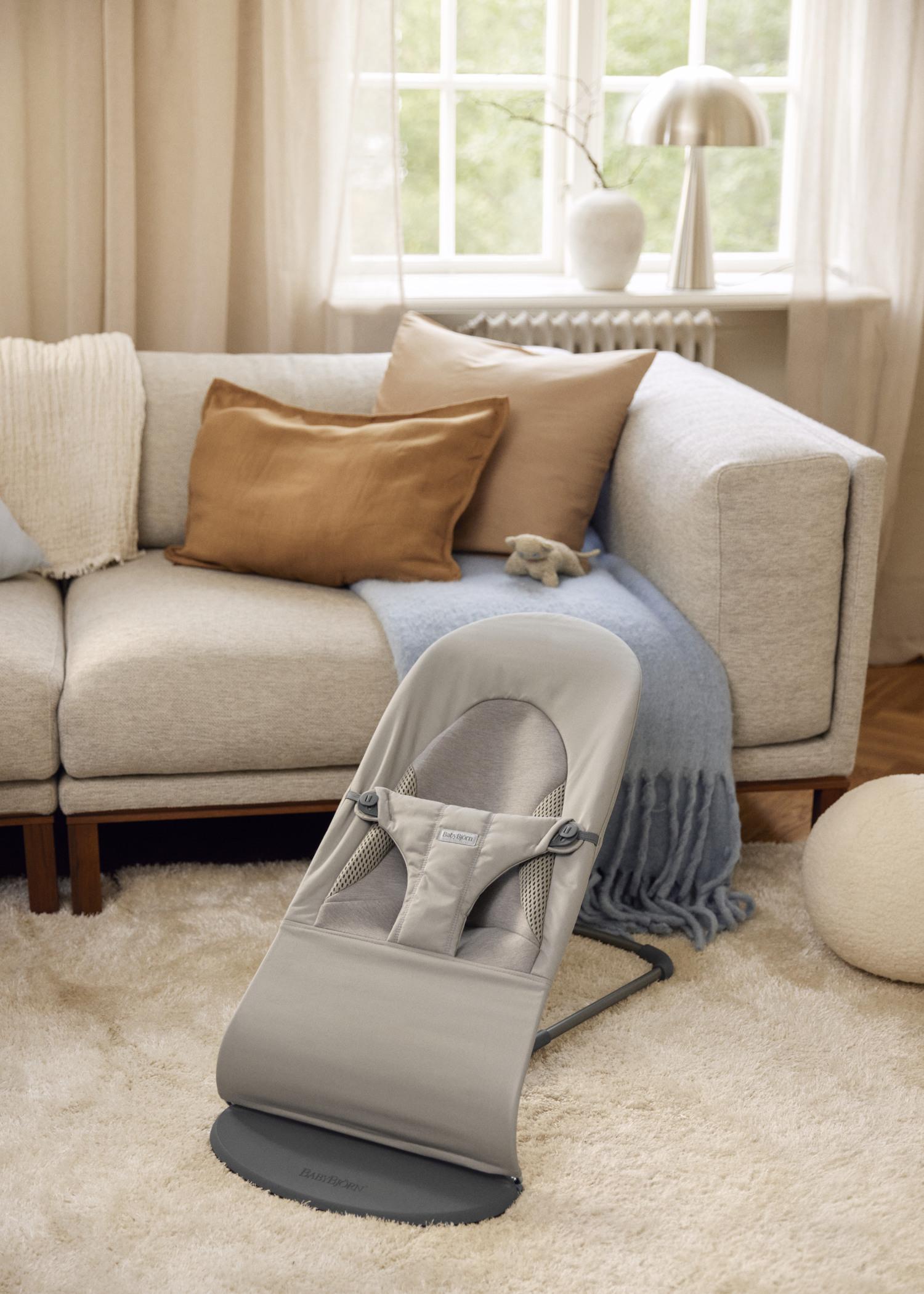 Bouncer Balance Soft in Sand grey Woven/Jersey Trifabric - BabyBjörn