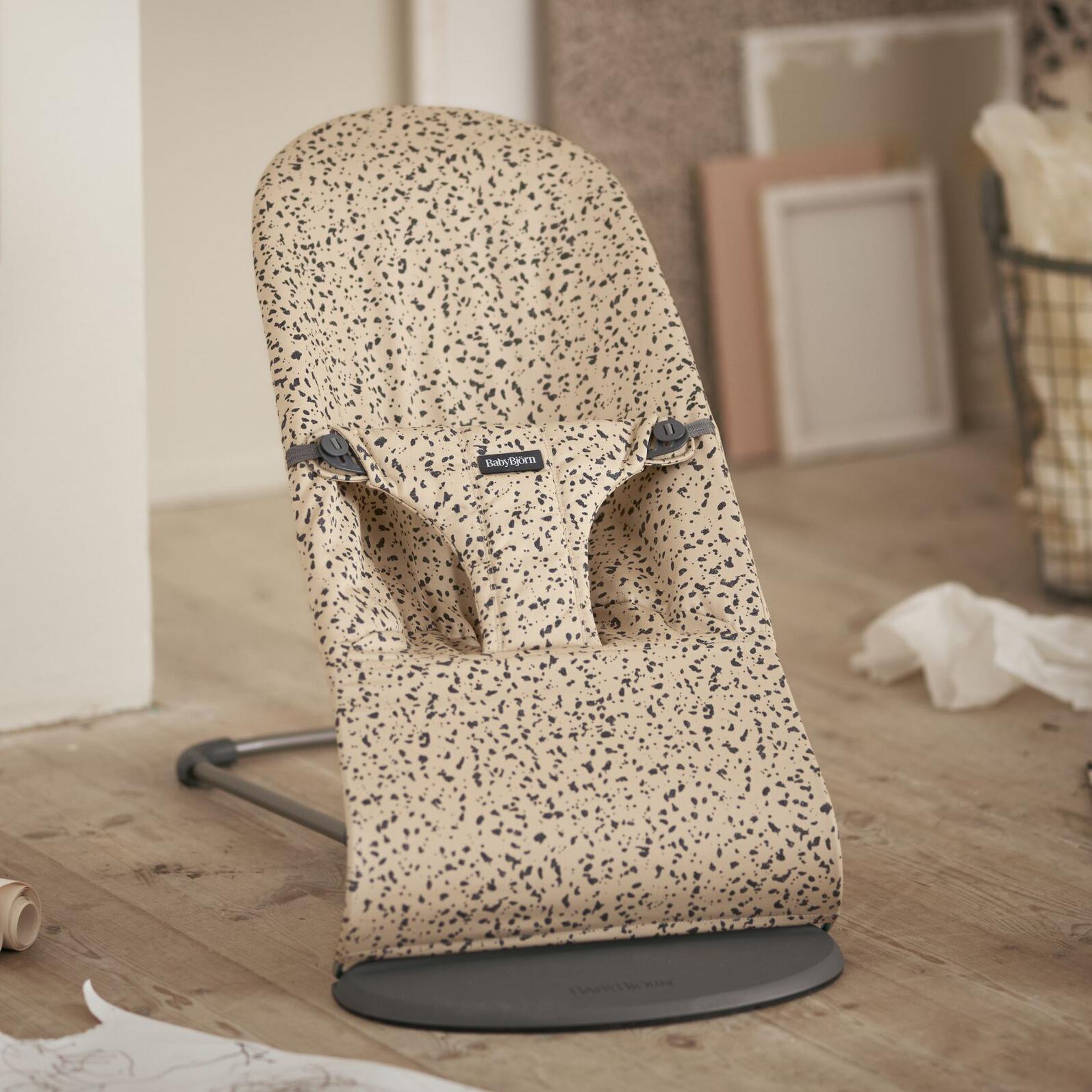 Bouncer Bliss in Beige/Dark Grey Print - Little Masterpieces by BabyBjörn