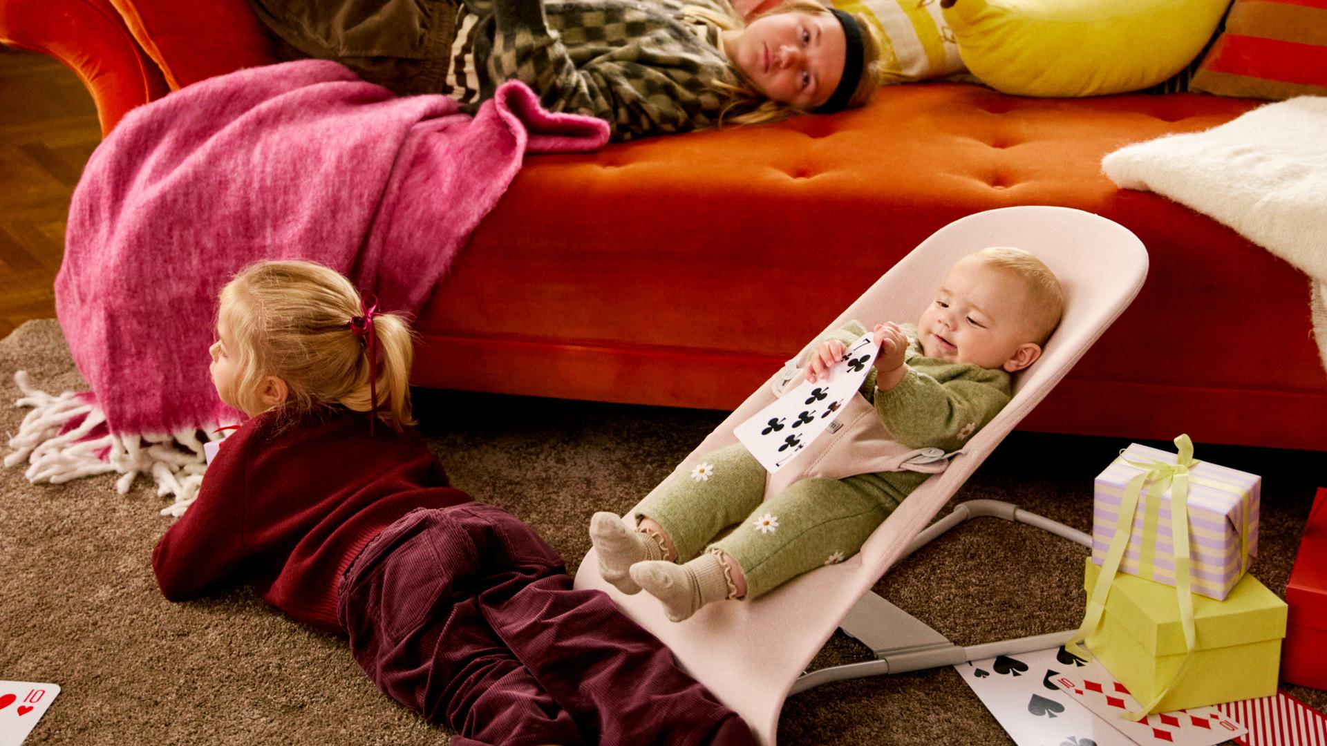 Bouncer Bliss in a cute woven fabric - kids celebrating holidays and playing together - BabyBjörn