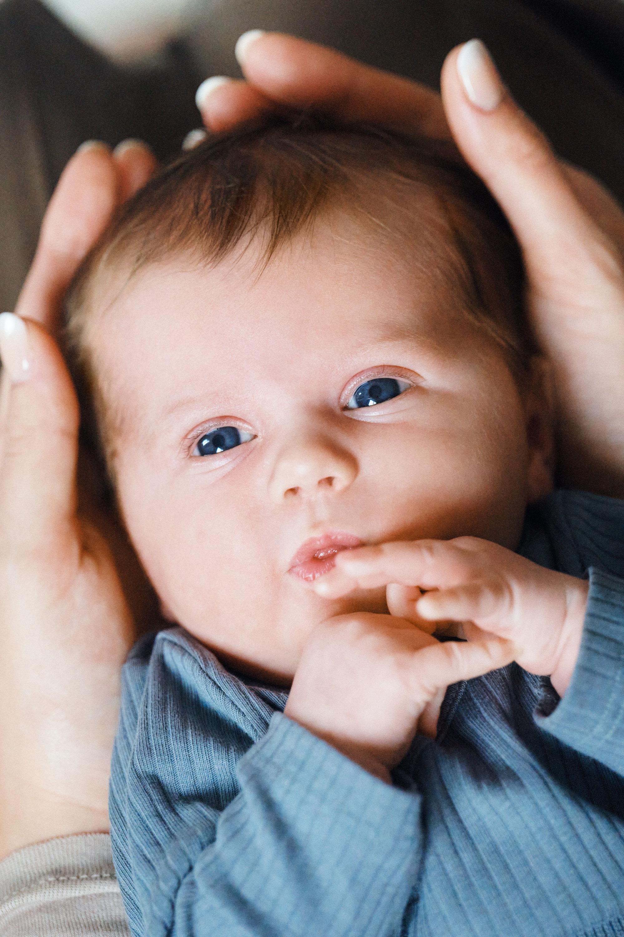 Newborns need a lot of closeness - BabyBjörn